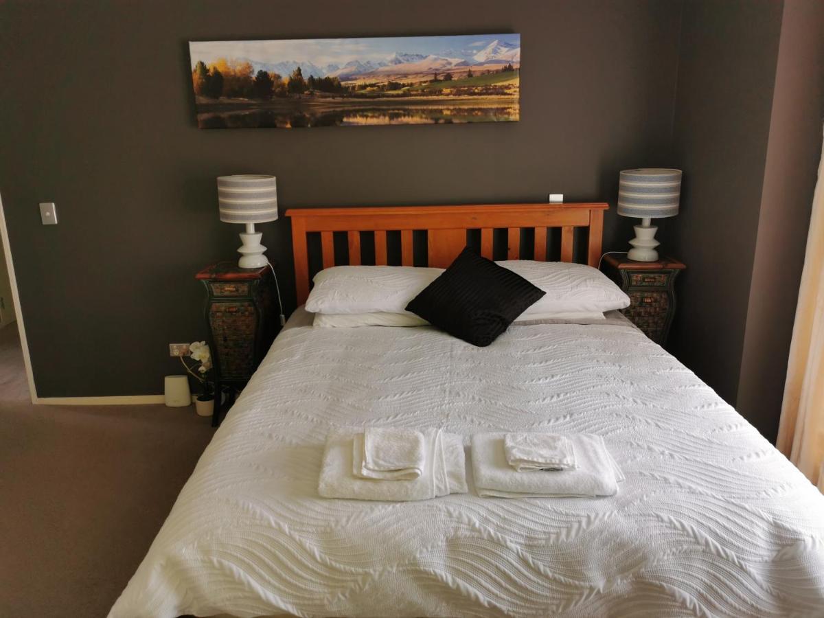 Lake Taupo Holiday Home ภายนอก รูปภาพ