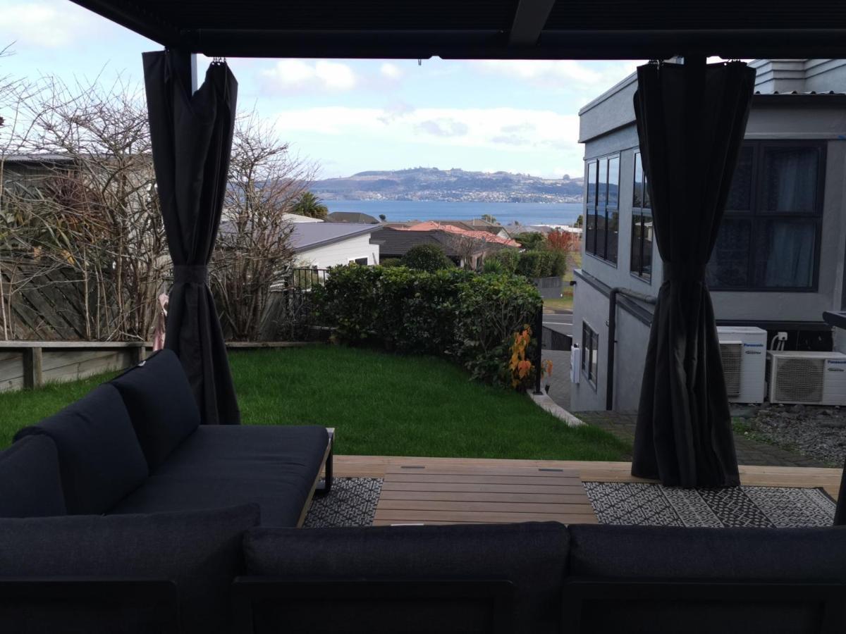 Lake Taupo Holiday Home ภายนอก รูปภาพ