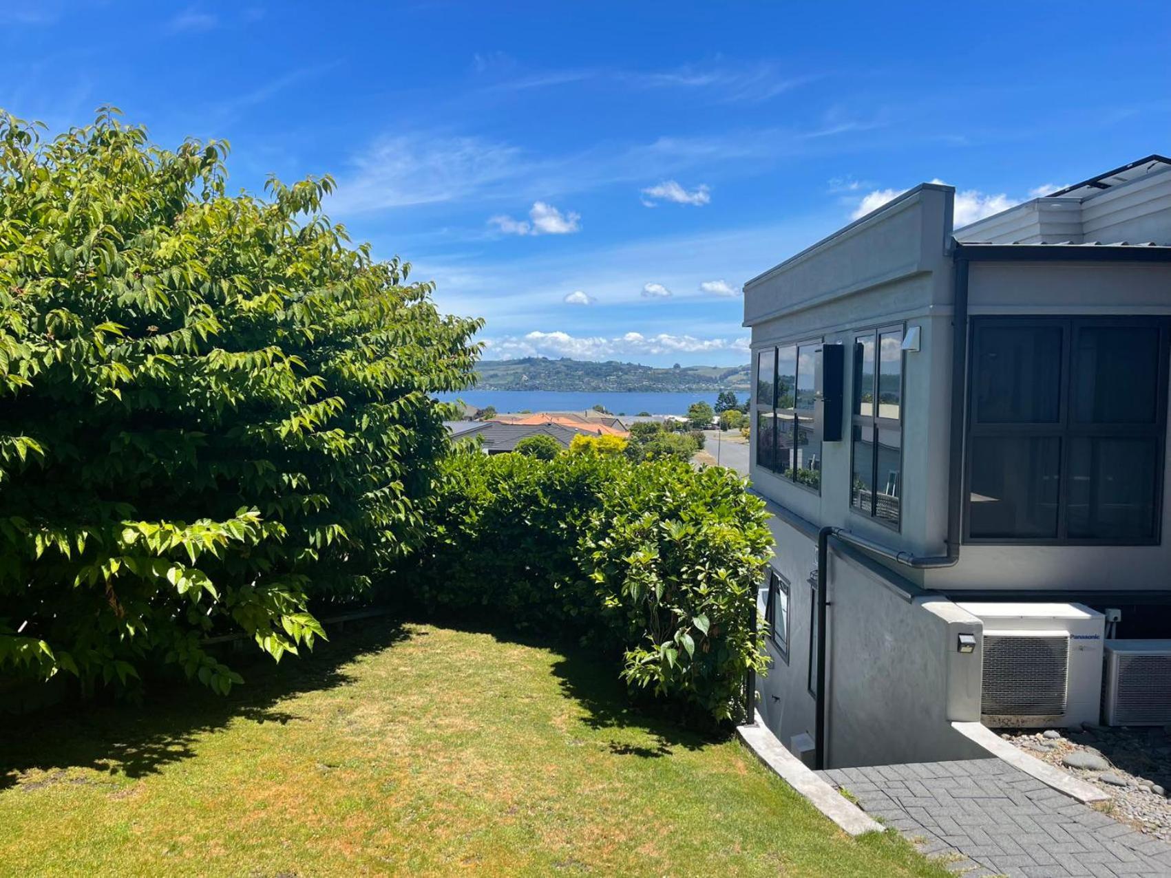 Lake Taupo Holiday Home ภายนอก รูปภาพ