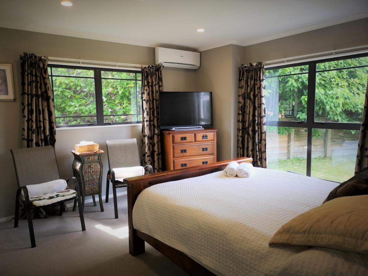 Lake Taupo Holiday Home ภายนอก รูปภาพ