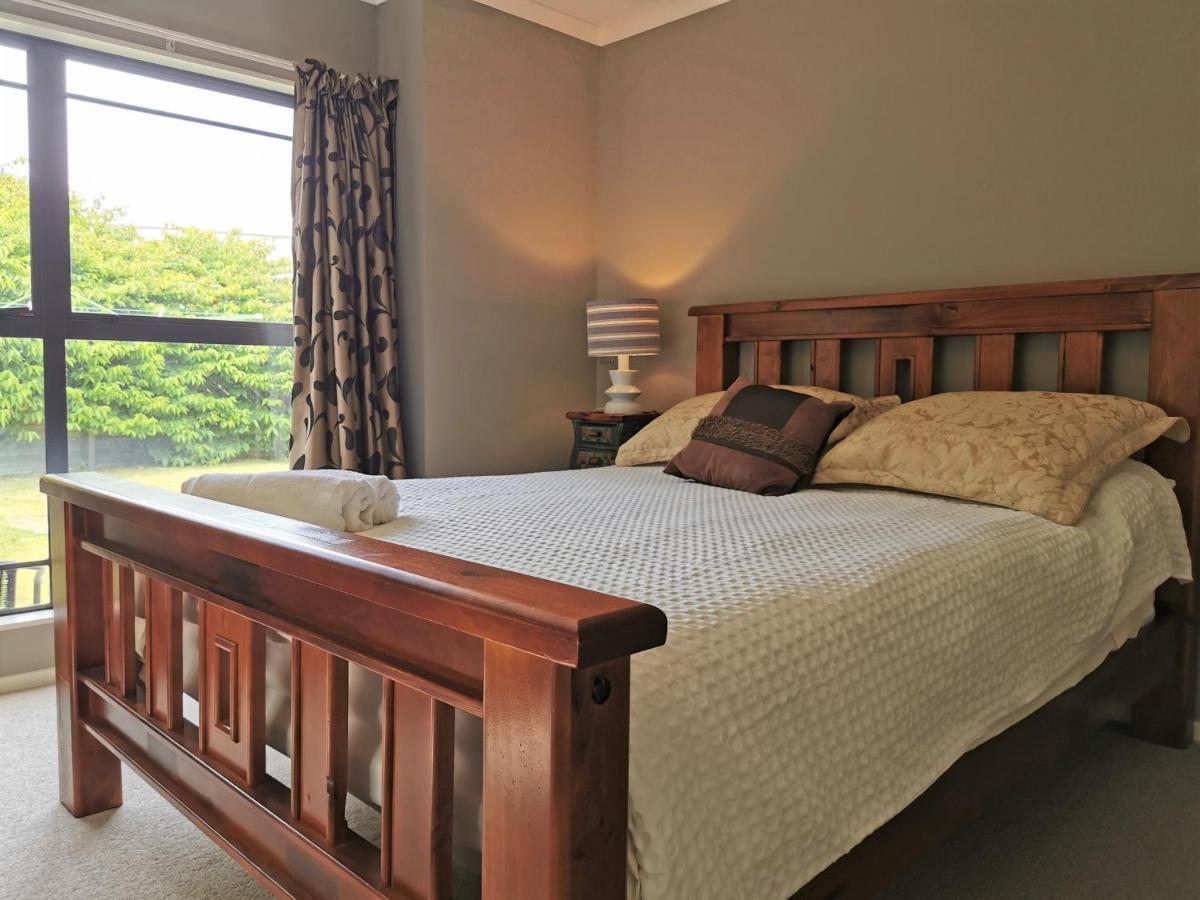 Lake Taupo Holiday Home ภายนอก รูปภาพ